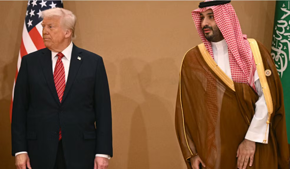 Tổng thống Mỹ Donald Trump và Thái tử kế vị Ả-rập Xê-út Mohammed bin Salman. (Ảnh: Getty) Quyết định bất ngờ của đồng minh Trung Đông khiến Mỹ sửng sốt - Ảnh 1.