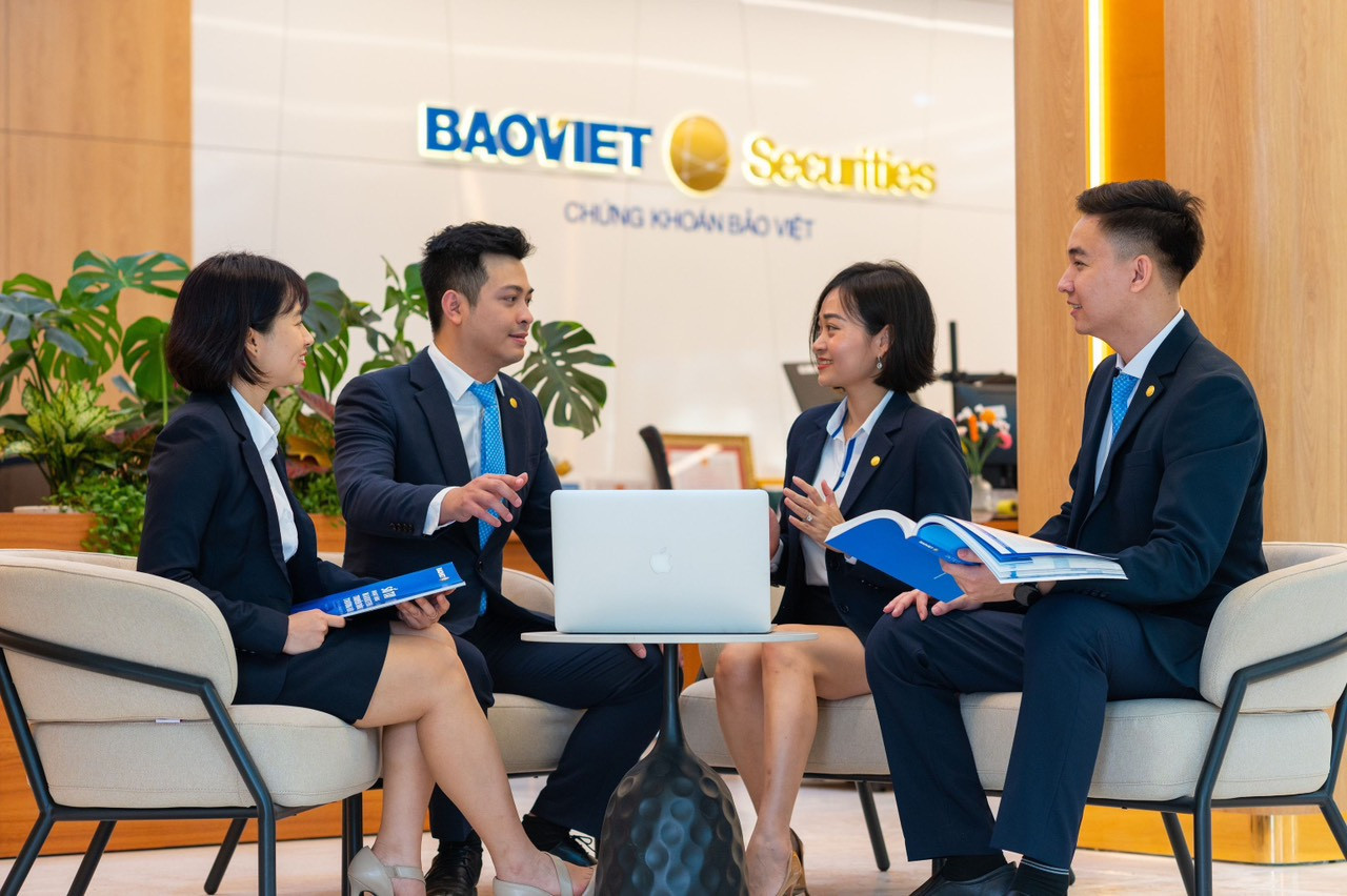 Tập đoàn Bảo Việt (BVH) hé lộ kế hoạch tái cơ cấu lớn, nhiều công ty con có thể cổ phần hóa - Ảnh 1.