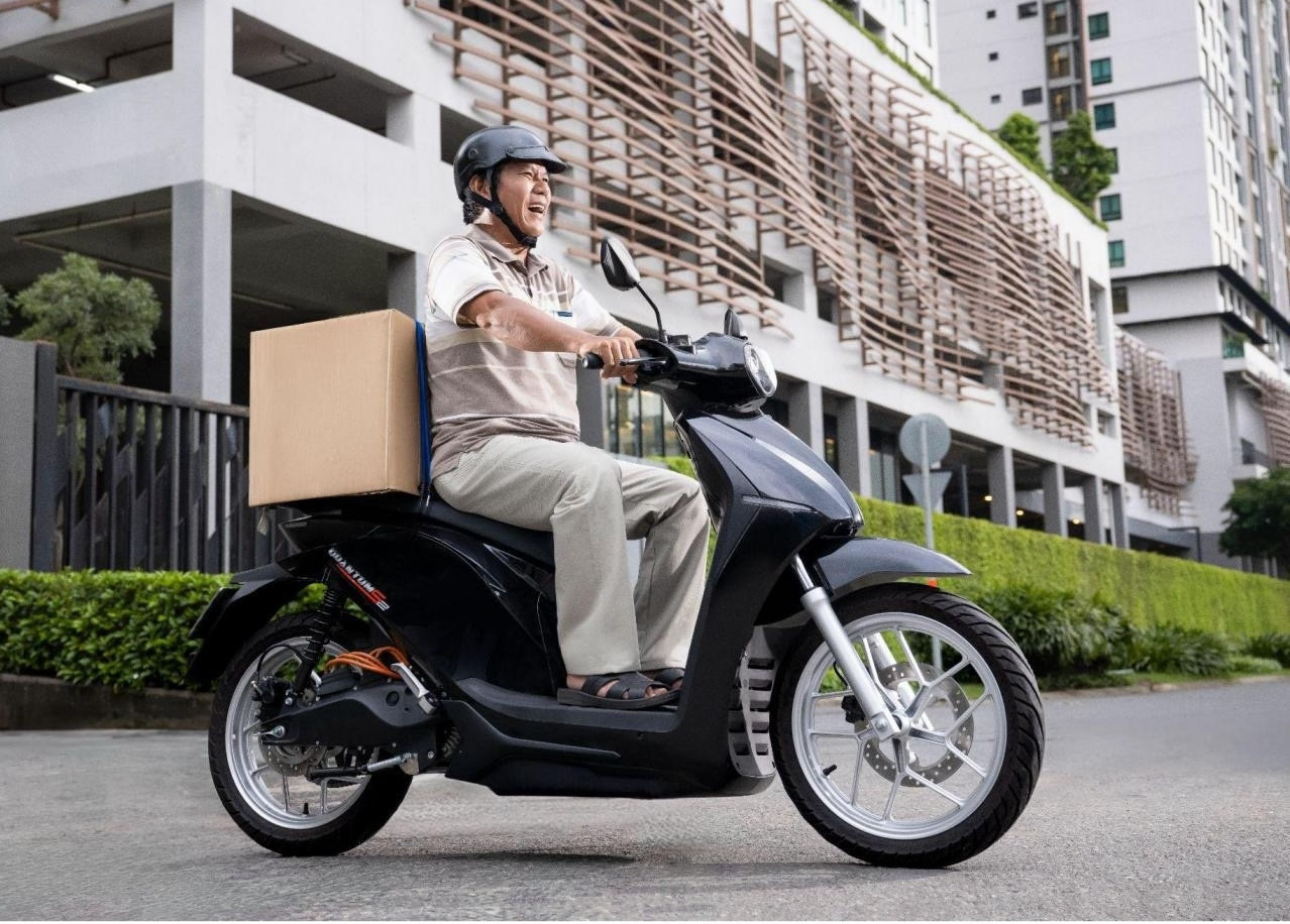 Tài xế Grab sắp dùng mẫu xe máy điện của Malaysia, hiện đã lăn bánh ở TP. HCM: Vỏn vẹn 5 giây là đầy pin, vút ga lên gần 100km/h - Ảnh 2.