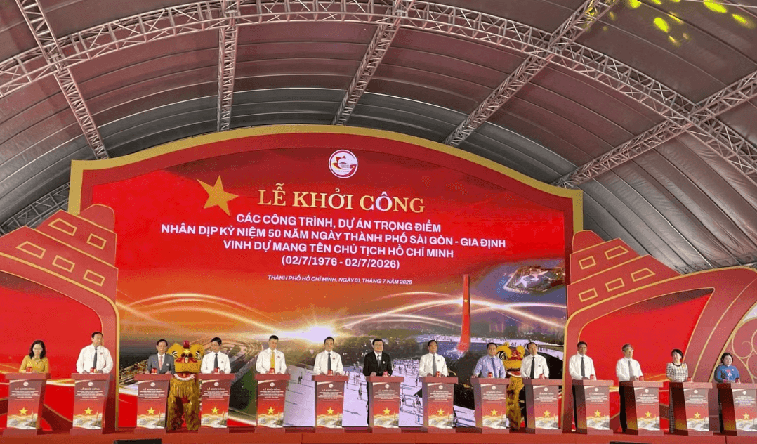 Trước sự chứng kiến của nhiều lãnh đạo cấp cao, Vingroup (VIC) bấm nút khởi công 3 siêu dự án hơn 96.600 tỷ đồng - Ảnh 1.