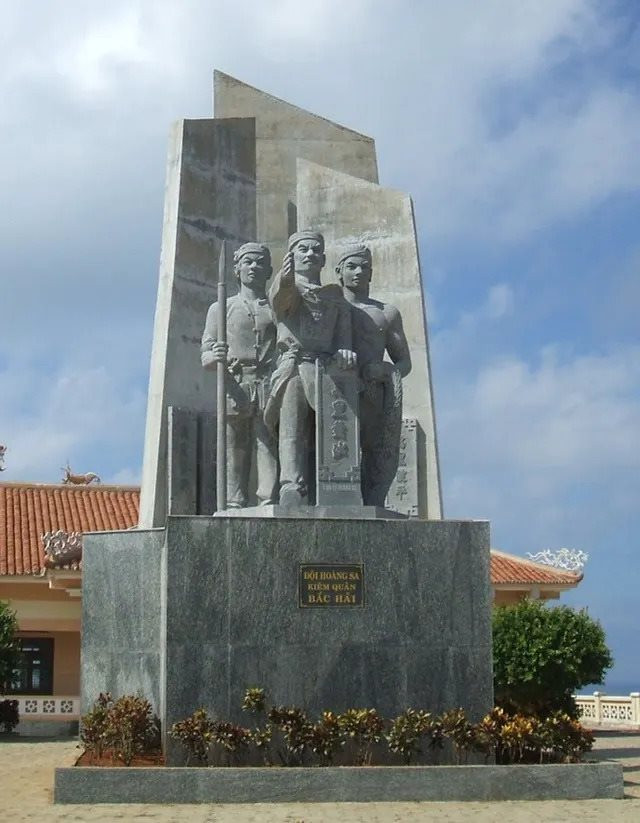 tuong-dai-tuong-niem-doi-hoang-sa.jpg