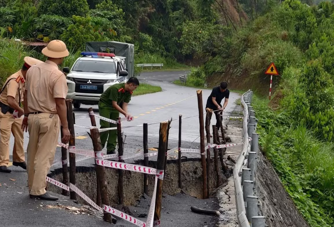 Mưa lớn gây sạt lở, ngập úng nhiều nơi, Lào Cai cảnh báo khẩn - Ảnh 5.