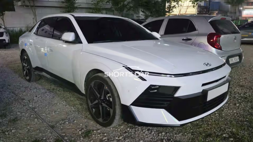 Hyundai Elantra 2027-a111
