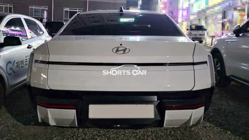 Hyundai Elantra 2027-a114