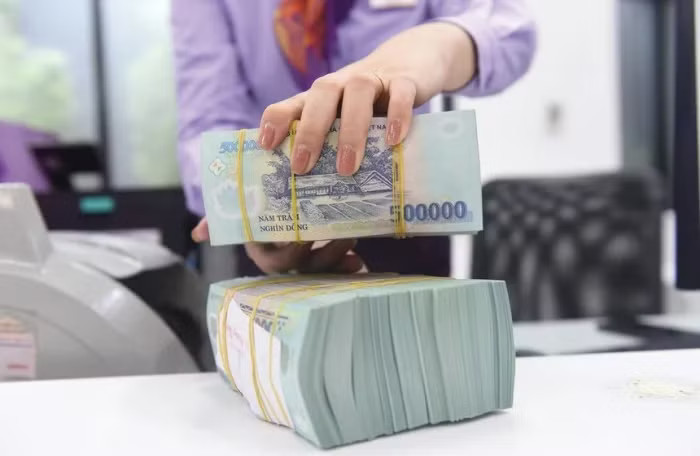 Lãi suất huy động tháng 7 vẫn duy trì mức hấp dẫn. Gửi tiền không nên chỉ chọn ngân hàng lãi suất cao nhất? - Ảnh 1.