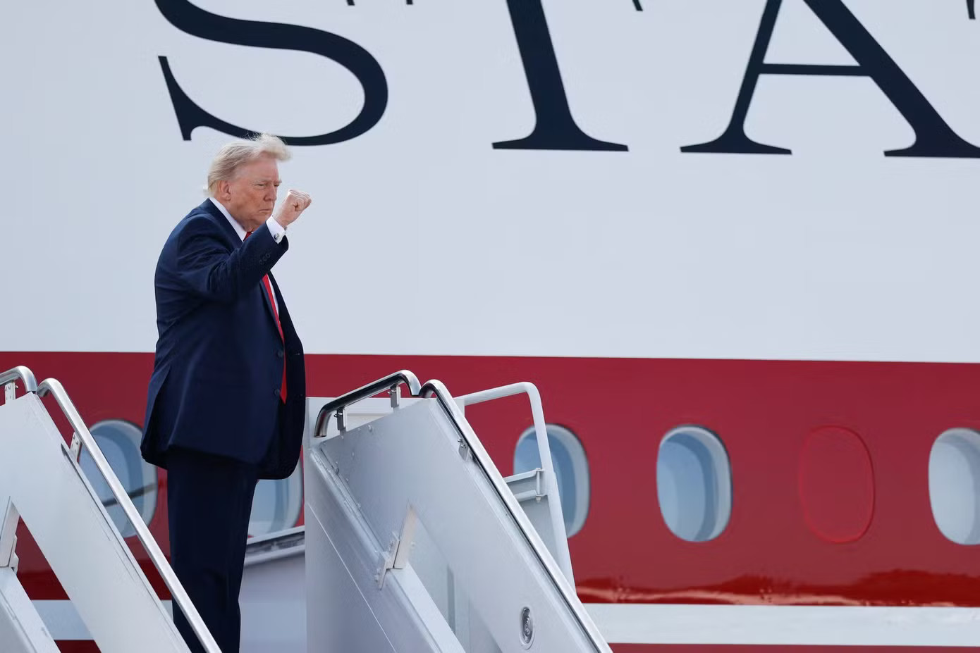 Ông Trump lần đầu đi chuyên cơ 'Nhà Trắng biết bay' xa hoa chưa từng có - Ảnh 2.