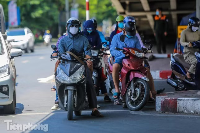 Miền Bắc nắng nhẹ trước khi đón mưa bão - Ảnh 1.