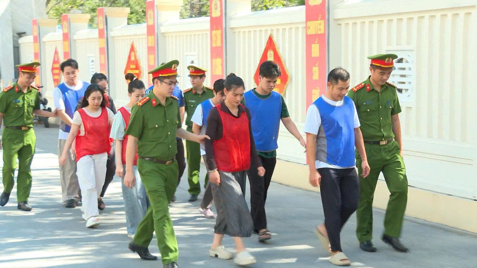 Điều tra một Giám đốc thuộc PNJ trong đường dây buôn lậu hơn 28.000 viên kim cương - Ảnh 1.