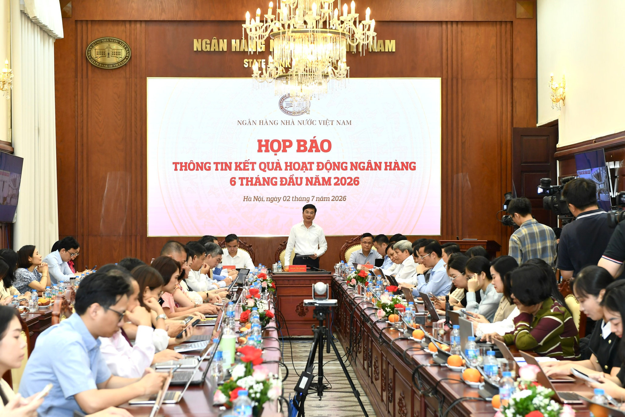 NHNN sẽ tiếp tục nghiên cứu điều chỉnh tỷ lệ tiền gửi có kỳ hạn của Kho bạc Nhà nước tại các ngân hàng - Ảnh 2.