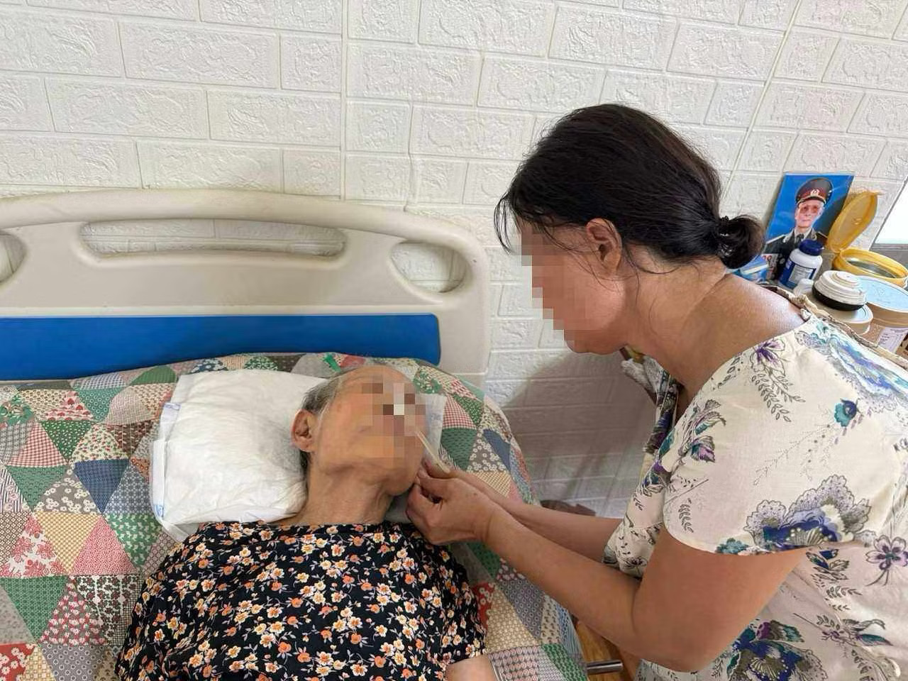 Vụ cụ bà bị đột quỵ 5 năm chưa nhận trợ cấp BHXH: Phường Bạch Mai nói gì? - Ảnh 1.