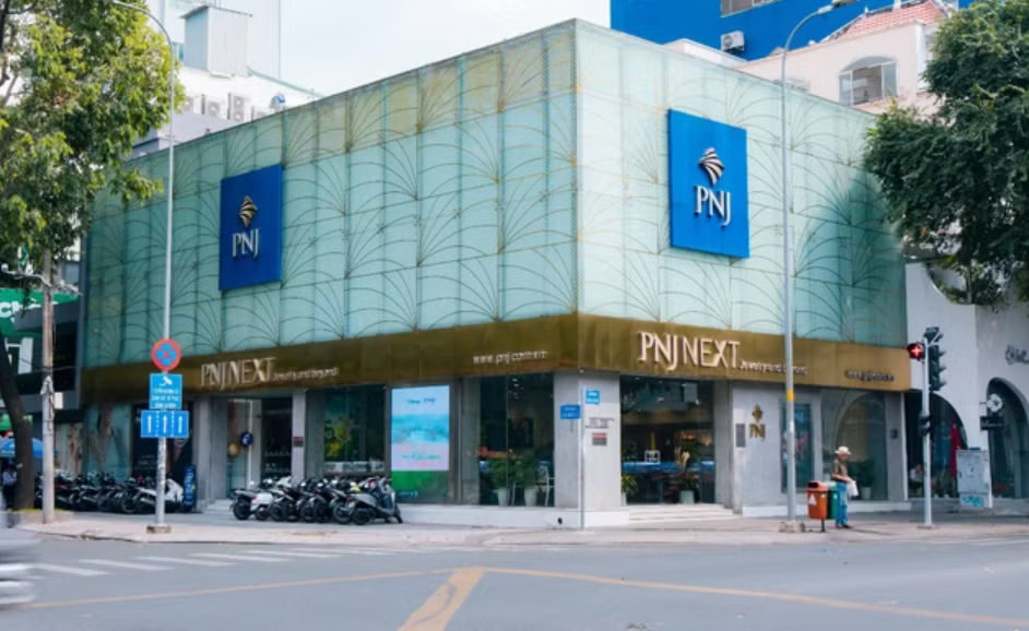 PNJ báo lãi lớn, bất ngờ giá thu mua nhẫn kim cương - Ảnh 1.