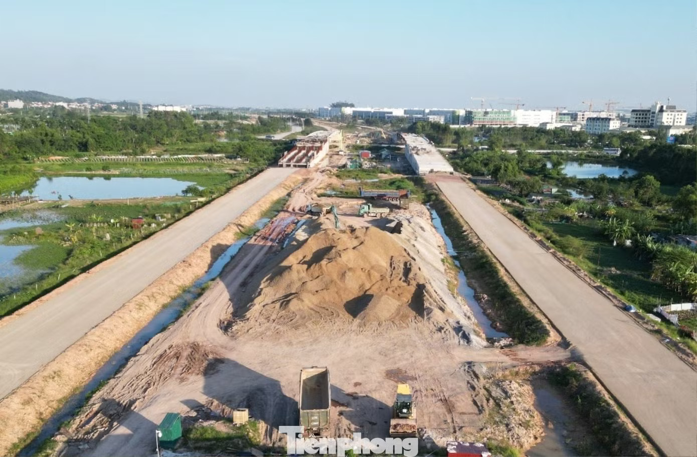 Công trình nghìn tỷ 'chờ' vật liệu: Bài 2- Các dự án giao thông trọng điểm 'căng mình' vượt khó khăn 'kép' - Ảnh 2.