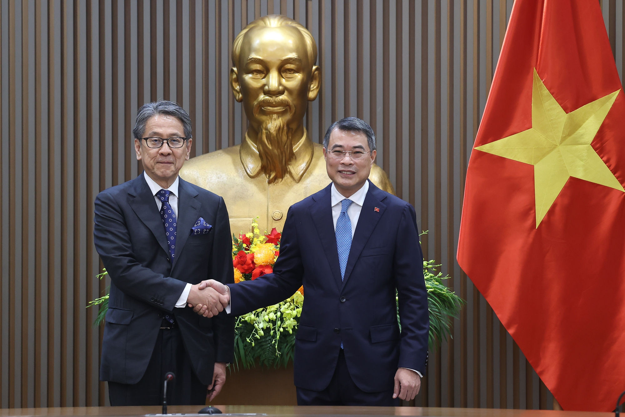 Gặp Thủ tướng, ngân hàng Nhật Bản cam kết rót 20 tỷ USD vào Việt Nam