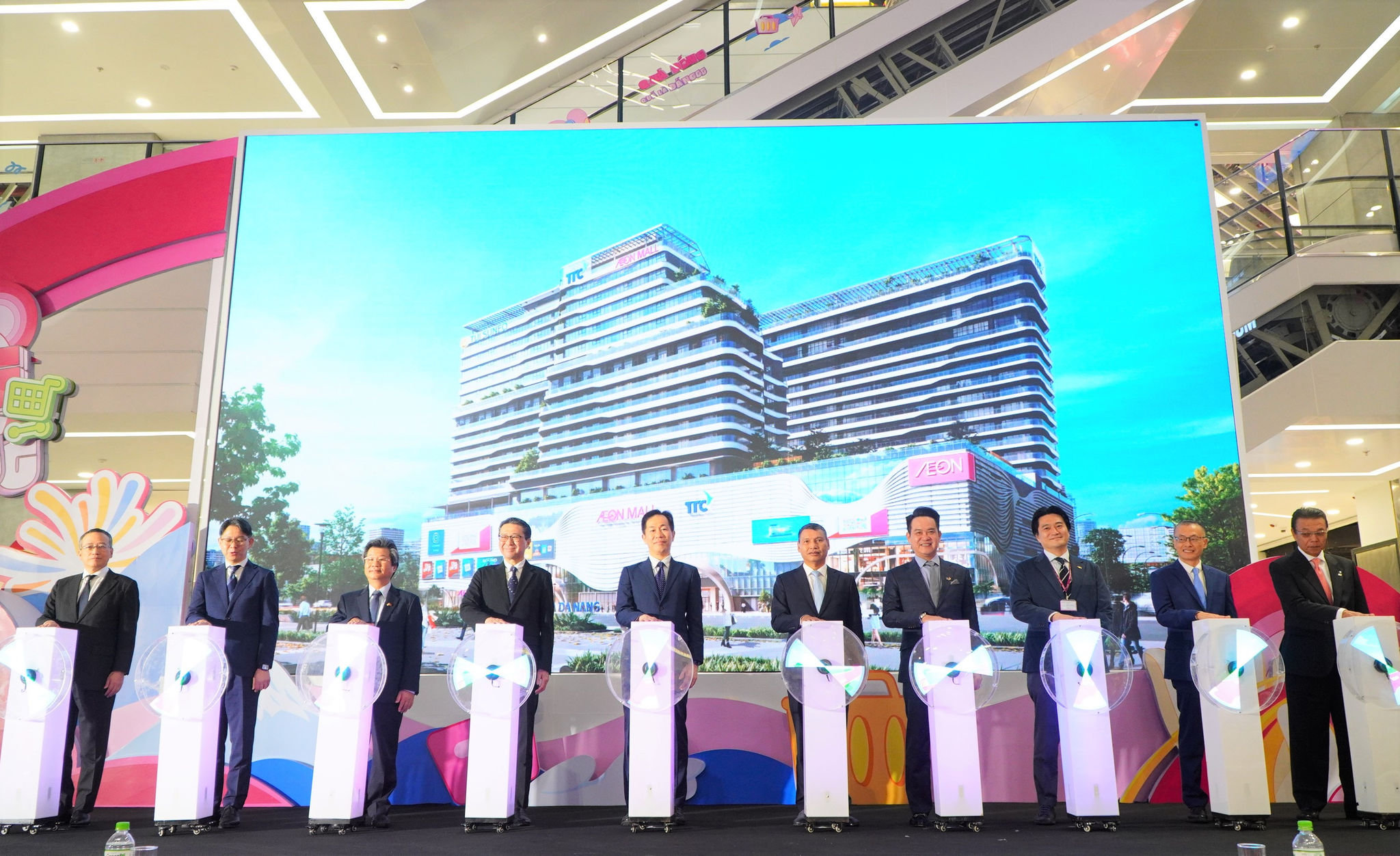 Chính thức khai trương TTTM Aeon Mall đầu tiên tại thành phố đáng sống nhất Việt Nam - Ảnh 1.