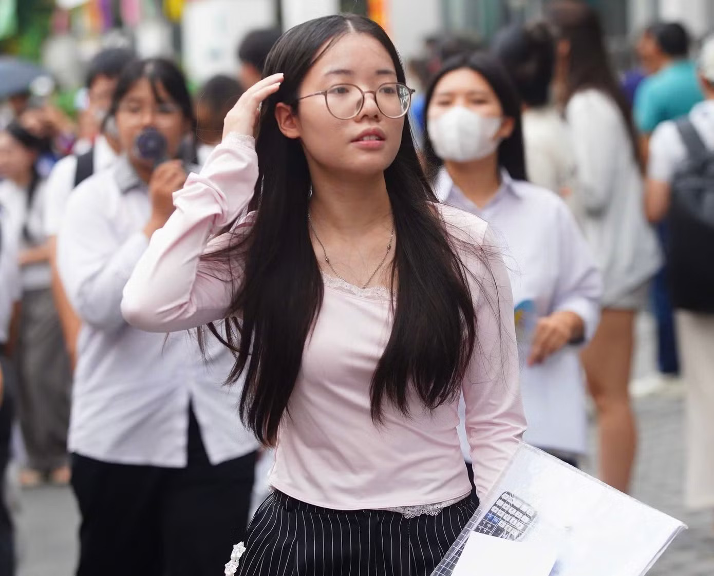 Thí sinh dự kỳ thi tốt nghiệp năm nay (ảnh: Duy Phạm) Điểm thi tốt nghiệp THPT môn Toán ở Tuyên Quang bất thường ra sao? - Ảnh 2.
