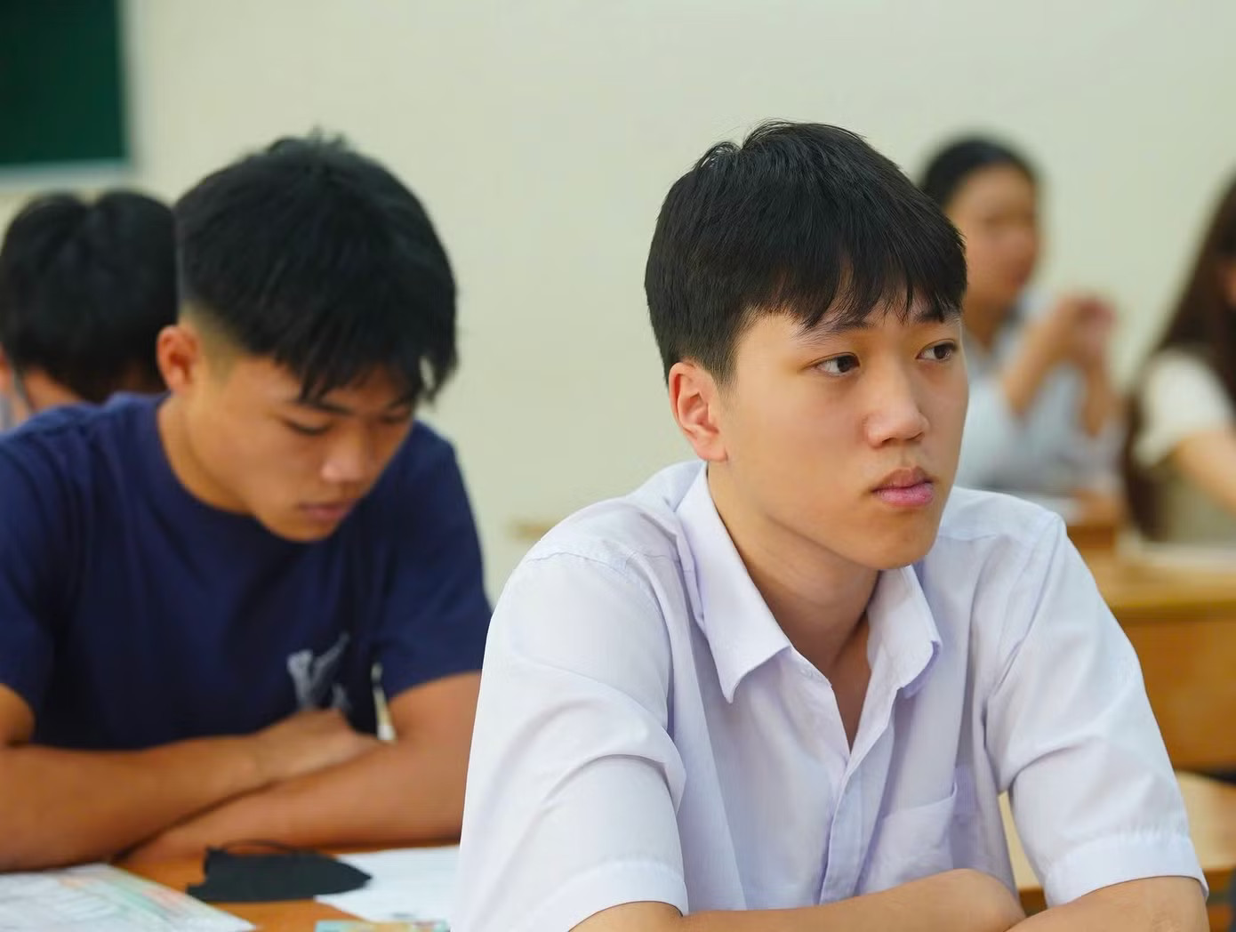 Thí sinh dự kỳ thi tốt nghiệp THPT năm nay. Bộ Giáo dục và đào tạo: Kết quả thi môn Toán ở tỉnh Tuyên Quang có một số điểm cần kiểm tra, làm rõ - Ảnh 1.