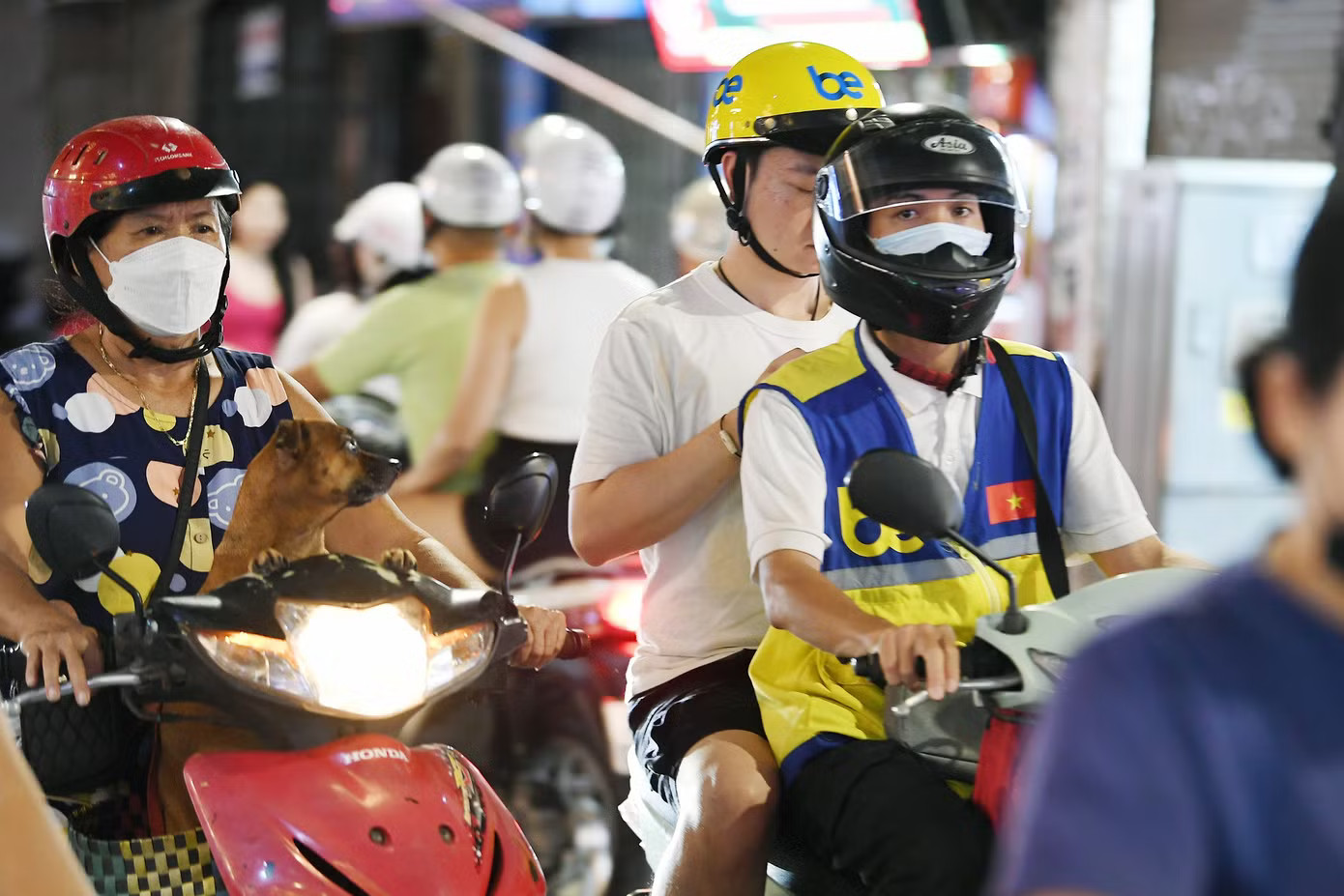Ngày đầu vùng phát thải thấp Hà Nội: Tài xế đổi lộ trình, người dân dần thích ứng - Ảnh 9.