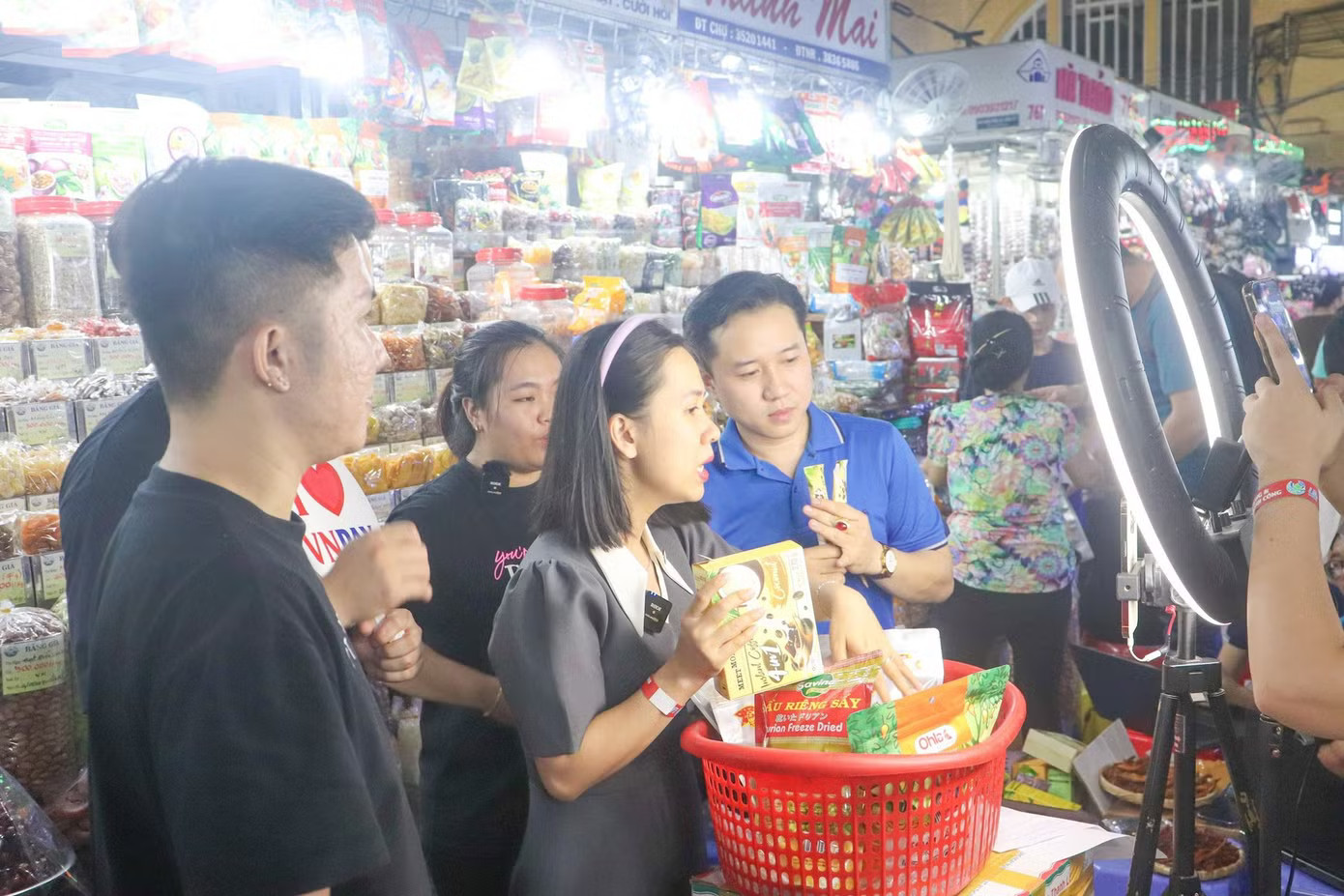 Công khai quy chế livestream bán hàng. (Ảnh minh họa) Chính phủ yêu cầu công khai quy chế livestream bán hàng - Ảnh 1.