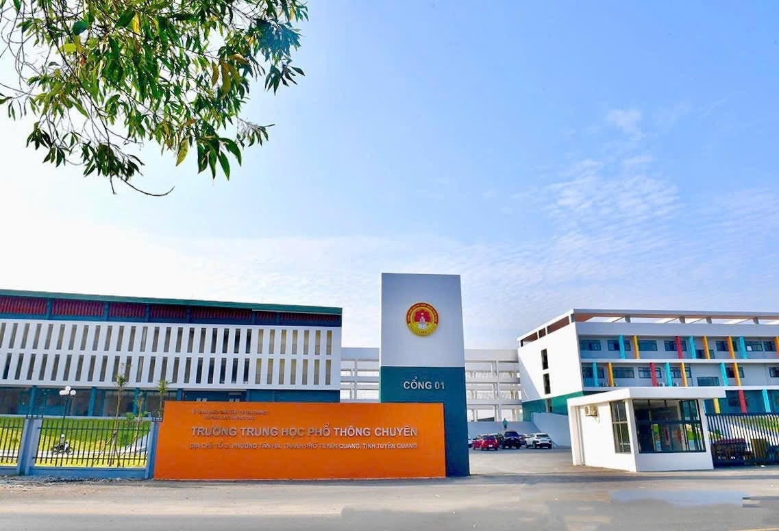Rút toàn bộ bài thi Toán đạt điểm 10, kiểm tra học bạ của từng thí sinh tại Tuyên Quang để kiểm tra - Ảnh 1.