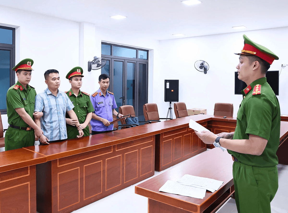 Bắt khẩn cấp một giáo viên SN 1998 của Trường THPT Chuyên Tuyên Quang - Ảnh 1.