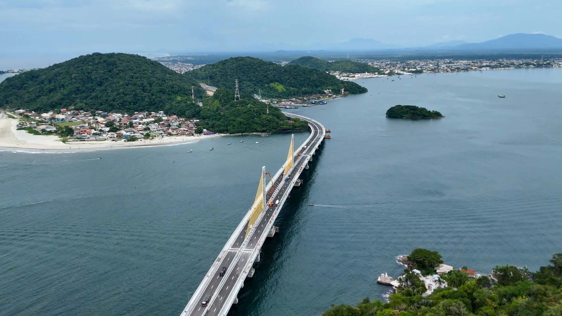 Dự án cầu 1.200m nối hai thành phố, rút ngắn thời gian di chuyển còn 2 phút vừa khánh thành đã bị điều tra: Nghi vấn đội giá hơn 75 tỷ đồng tại Brazil - Ảnh 1.