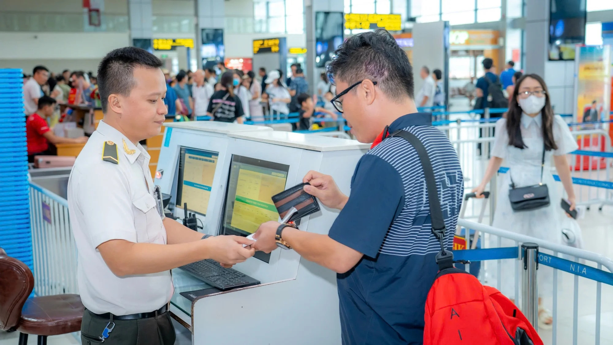 Nợ thuế 1 triệu đồng và bỏ địa điểm kinh doanh có thể bị hoãn xuất cảnh