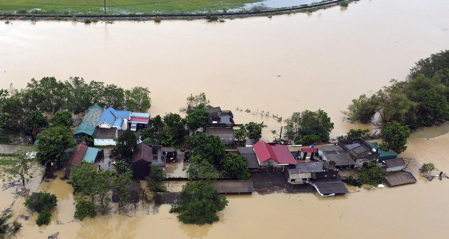Quản lý hơn 770km đê: Hà Nội chốt sẽ di dời nhà ở trong hành lang bảo vệ đê cấp mấy, hoàn thành khi nào? - Ảnh 1.