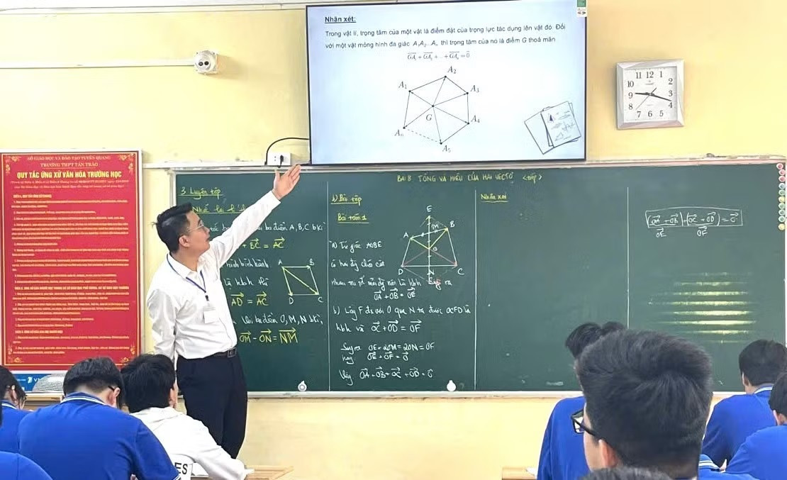 Giáo viên SN 1998 vừa bị tạm giữ khẩn cấp ở Tuyên Quang: Từng là HSG quốc gia, tốt nghiệp loại giỏi, giành được nhiều bằng khen, giải thưởng - Ảnh 3.