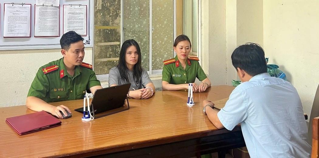 Khống chế, bắt giữ thành công đối tượng truy nã đặc biệt nguy hiểm Nguyễn Lê Hoàng Yến SN 2002 - Ảnh 2.