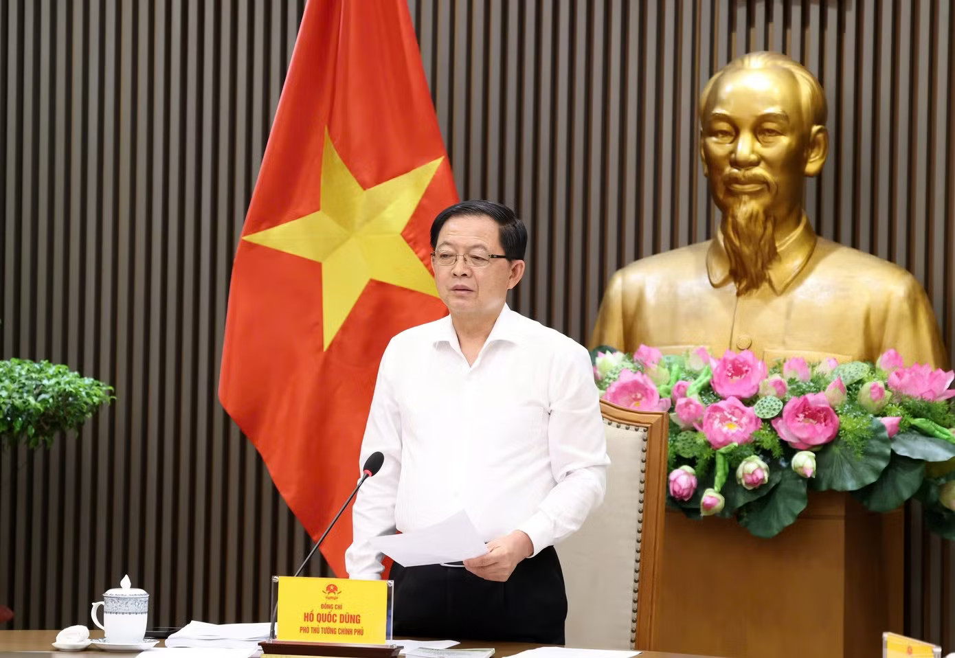 Phó Thủ tướng Hồ Quốc Dũng phát biểu kết luận hội nghị. Ảnh: VGP Giải ngân vốn Chương trình Mục tiêu quốc gia chỉ 18,9%, Phó Thủ tướng yêu cầu chấm điểm KPI - Ảnh 2.