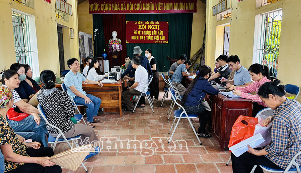 126814_rat_dong_cac_ho_dan_thon_hong_chau_xa_chau_ninh_da_toi_nhan_tien_boi_thuong_ho_tro_19464403.jpg