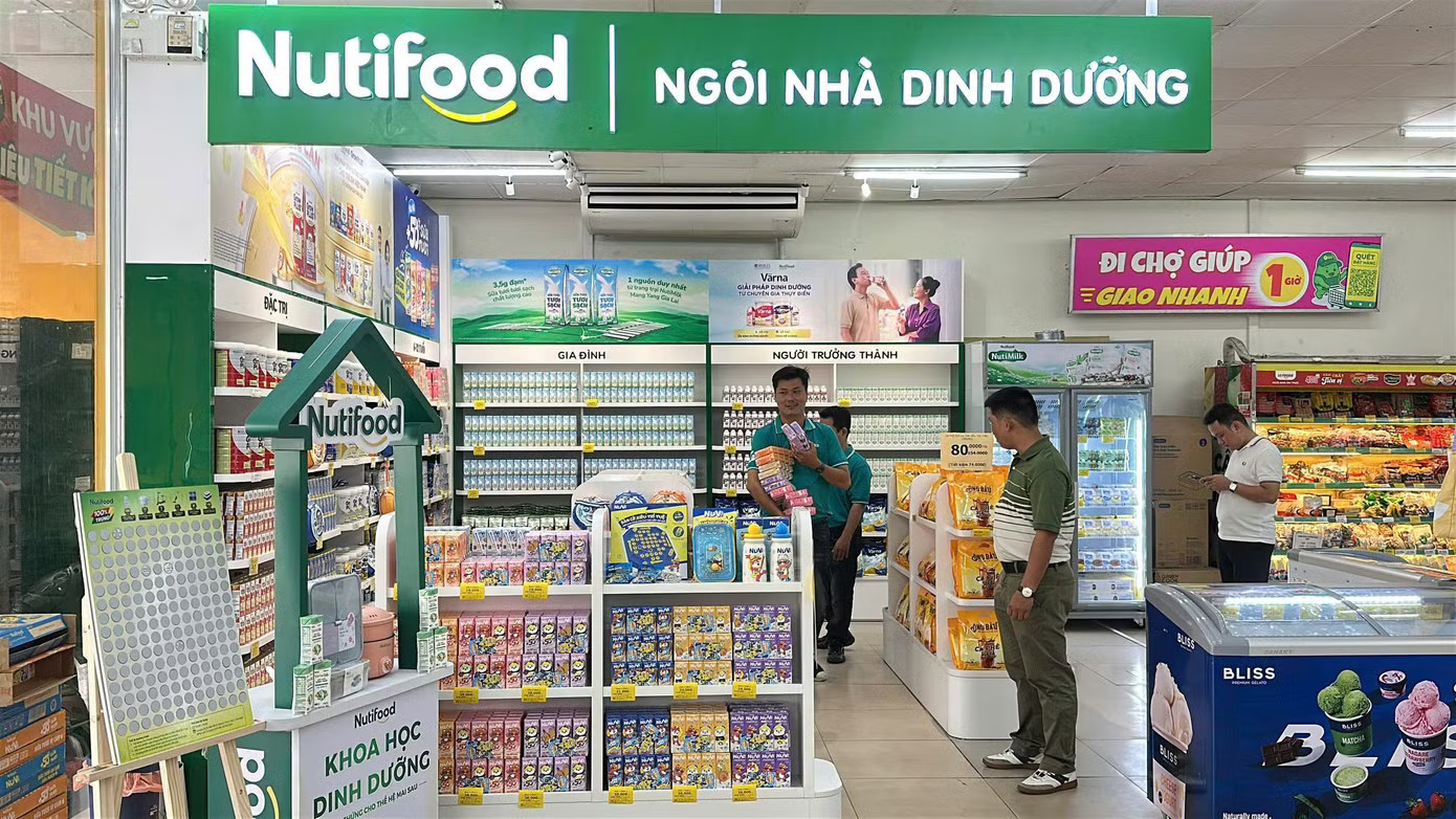 Một cửa hàng Bách Hóa Xanh vừa xuất hiện thêm một 'cửa hàng nhỏ', chuyện gì đang diễn ra? - Ảnh 1.
