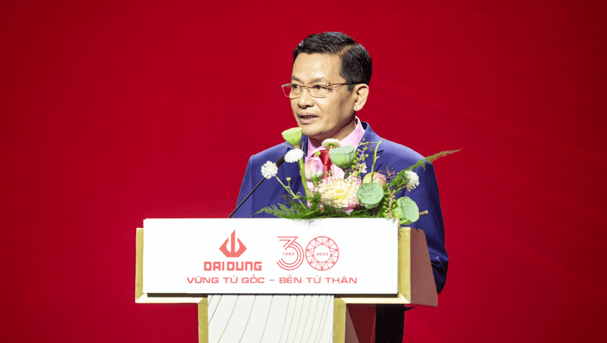 Tập đoàn Đại Dũng chuẩn bị 'chồng' 55.000 tấn thép lên mái hai sân vận động 200.000 chỗ của Việt Nam - Ảnh 1.