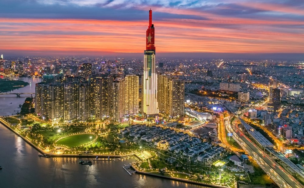 Báo ngoại: Kinh tế Việt Nam thuộc nhóm tăng trưởng nhanh nhất thế giới, quy mô GDP đã vượt Malaysia và Philippines - Ảnh 2.