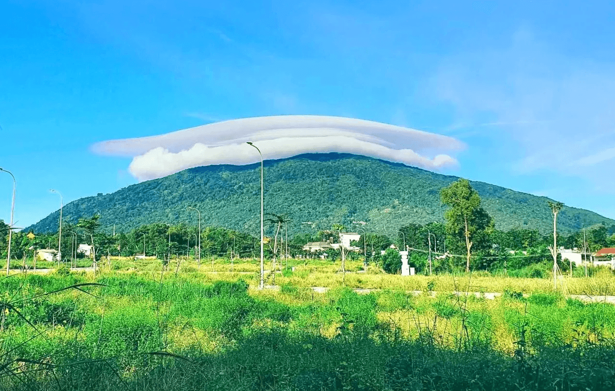Việt Nam sắp xây dựng tuyến đường quanh ngọn núi cao thứ 2 miền Nam, vốn đầu tư hơn 4.000 tỷ - Ảnh 1.