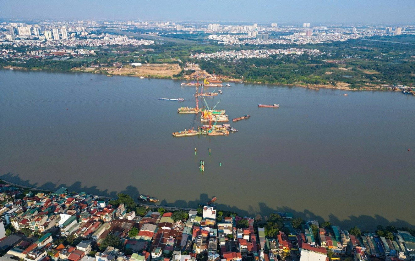 Hà Nội thu hồi đất gần 6.000m2, xây siêu cầu vượt sông Hồng 16.000 tỷ đồng và cải tạo 2 trường THPT hơn 65 năm tuổi - Ảnh 2.