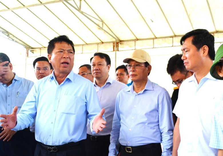 Thị sát dự án mở rộng cao tốc kết nối hai TP trực thuộc Trung ương, Bộ Xây dựng chốt thời hạn hoàn thành - Ảnh 1.