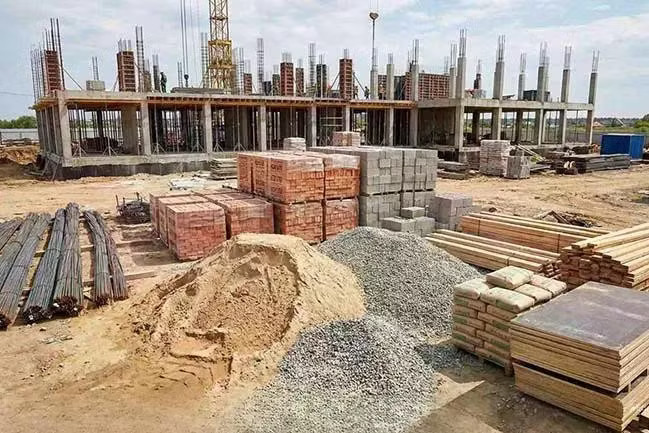 Giá nhiều loại vật liệu như cát, đá xây dựng ở một số địa phương chưa phản ánh đúng diễn biến thực tế của thị trường. Bộ Xây dựng: Kiểm soát giá vật liệu, ngăn đầu cơ găm hàng - Ảnh 1.