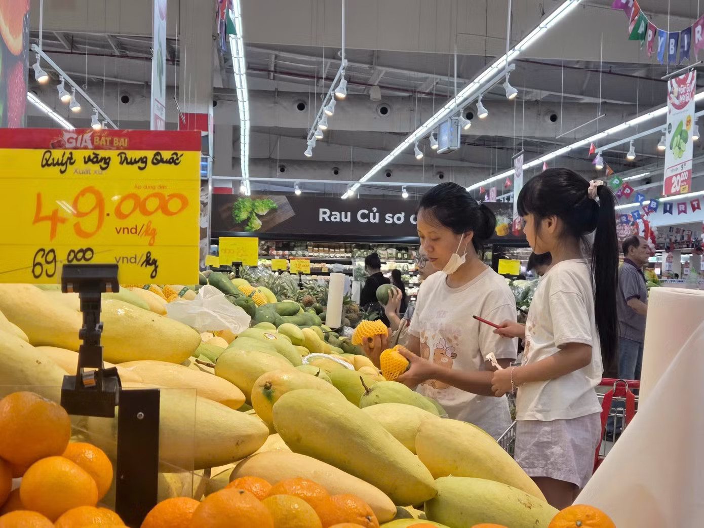 Chủ hàng phở nói lý do 'neo' giá cao dù xăng dầu giảm liên tiếp - Ảnh 1.