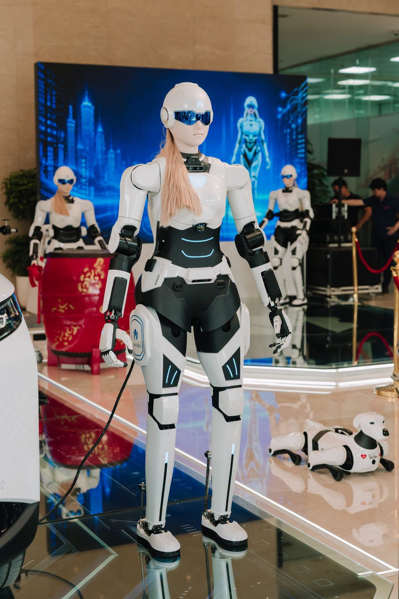 Sau ô tô, Geleximco của đại gia Vũ Văn Tiền tiếp tục đặt cược vào robot AI - Ảnh 2.