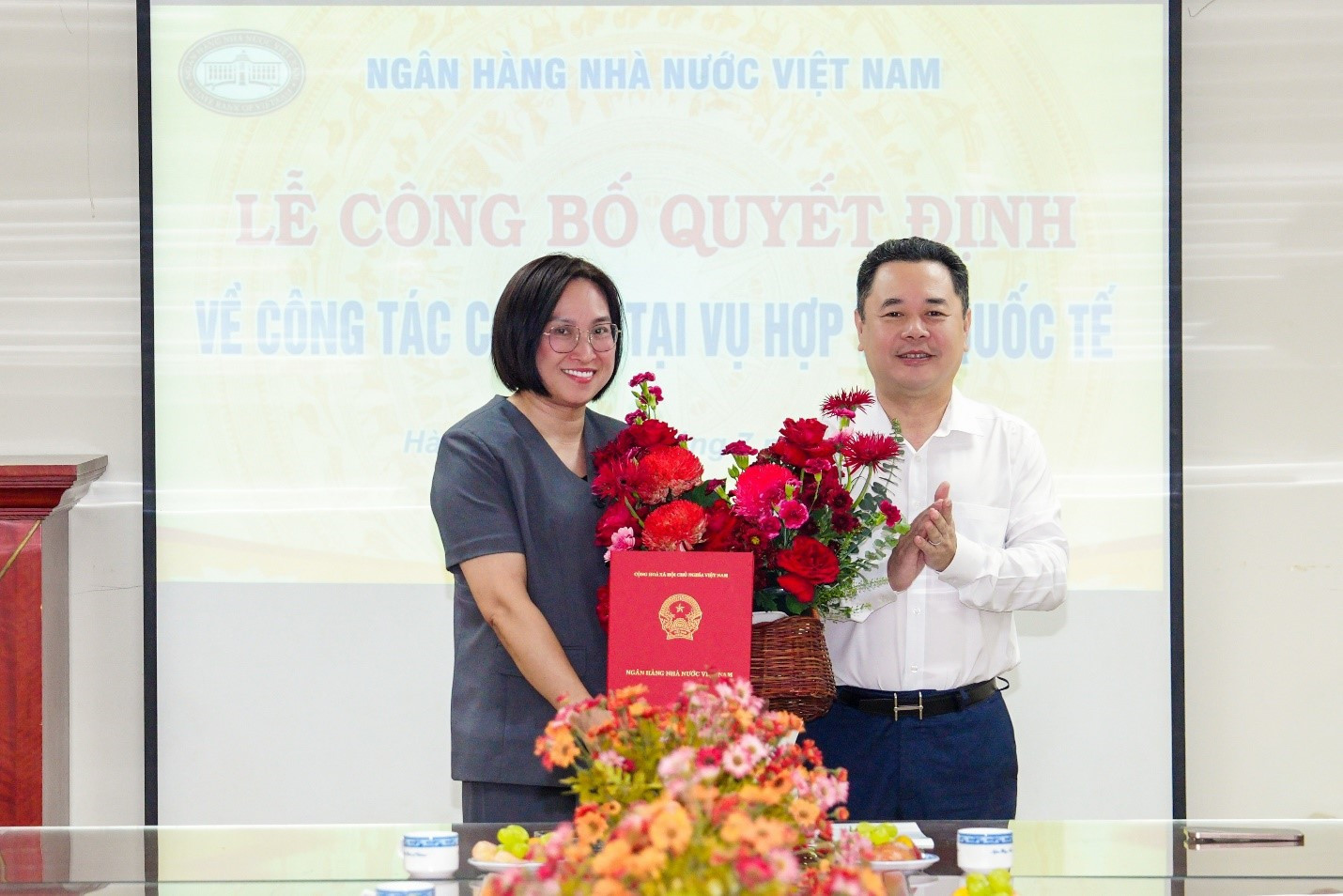 10.7 1 Phó Thống đốc Nguyễn Ngọc Cảnh trao Quyết định bổ nhiệm Phó Vụ trưởng Vụ Hợp tác quốc tế