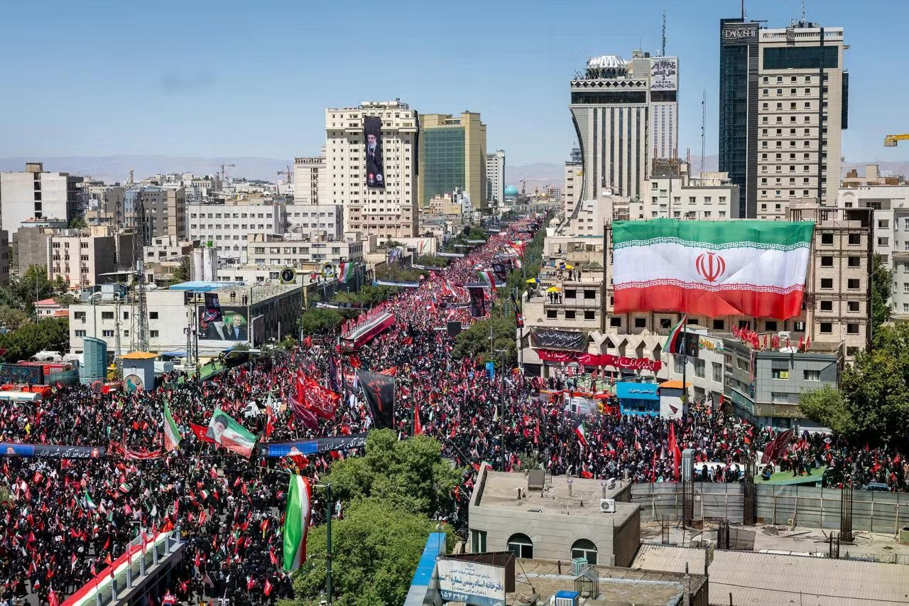 Iran cử hành lễ an táng cố Lãnh tụ Tối cao Ali Khamenei - Ảnh 2.