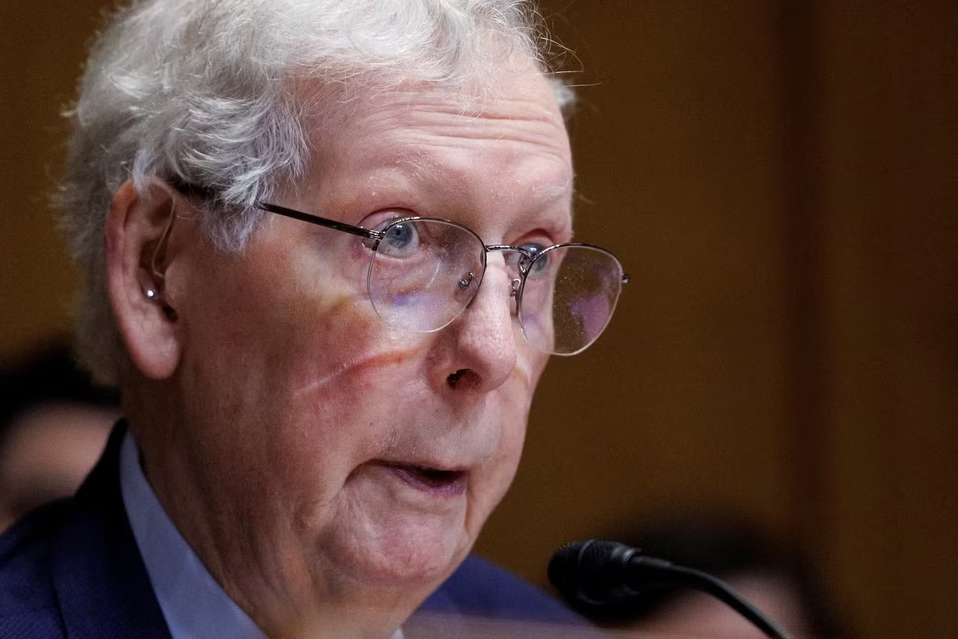 Thượng nghị sĩ đảng Cộng hòa Mitch McConnell. (Ảnh: Reuters) Mỹ xôn xao vì sự vắng mặt bí ẩn của Thượng nghị sĩ Mitch McConnell - Ảnh 1.