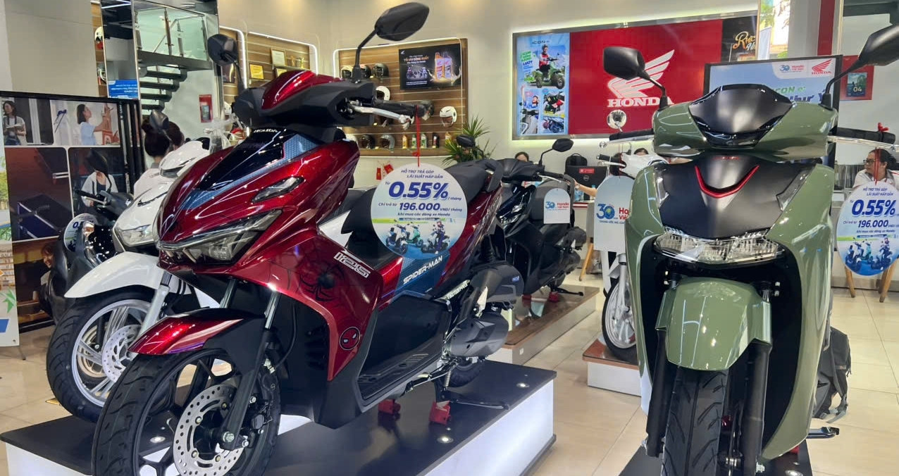 hang-loat-xe-may-honda-tang-gia-nguoc-chieu-cuoc-dua-giam-gia-tren-thi-truong-2108.jpg