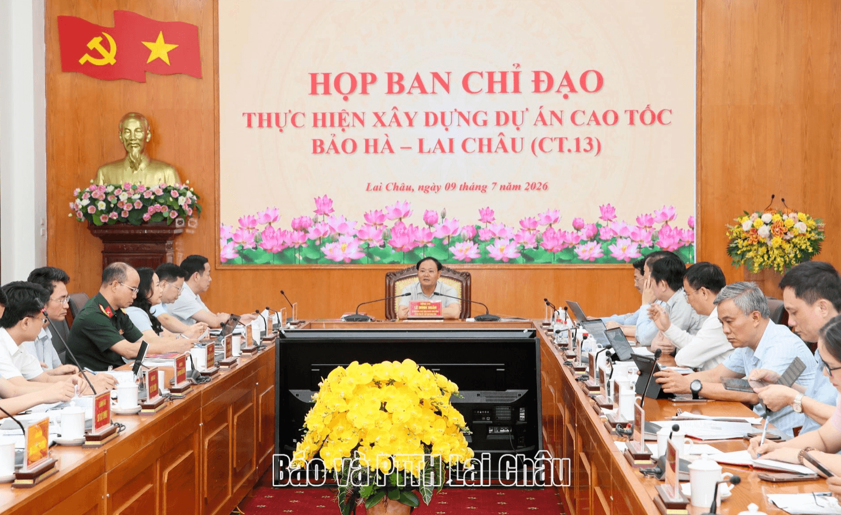 Việt Nam bắt đầu triển khai xây dựng cao tốc phức tạp bậc nhất Tây Bắc: 7 hầm xuyên núi, 122 cầu, vốn đầu tư 63.000 tỷ - Ảnh 1.