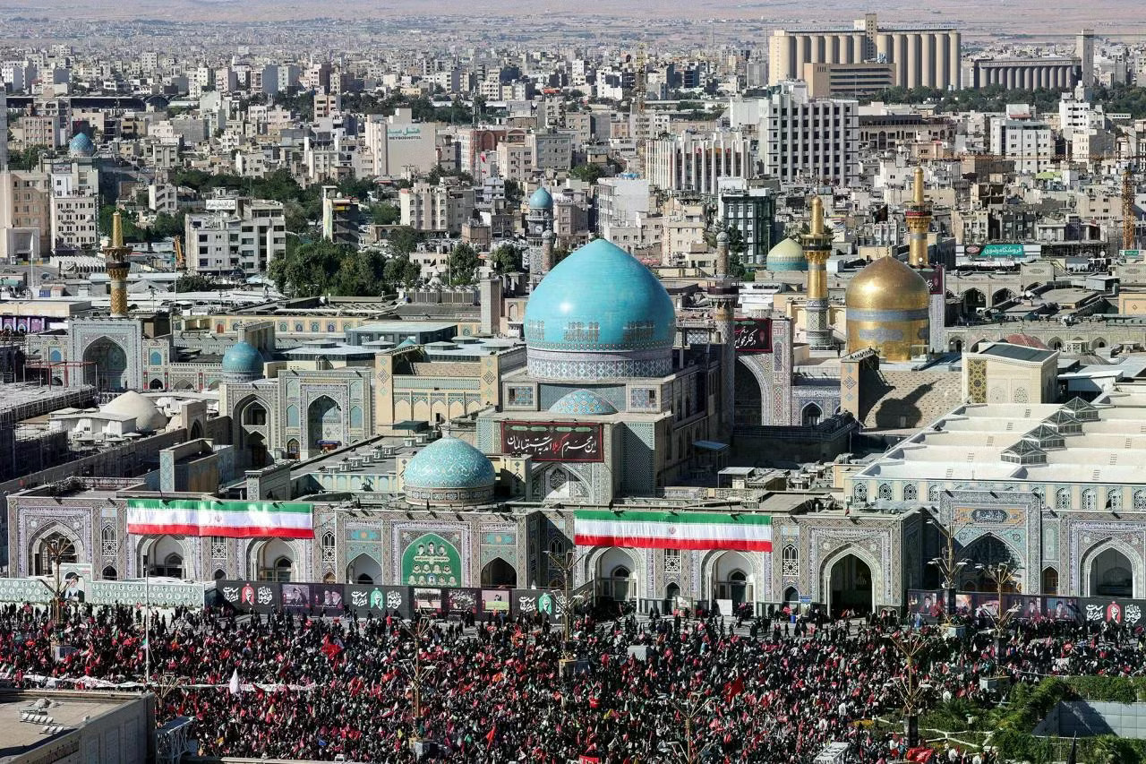 Iran cử hành lễ an táng cố Lãnh tụ Tối cao Ali Khamenei - Ảnh 3.