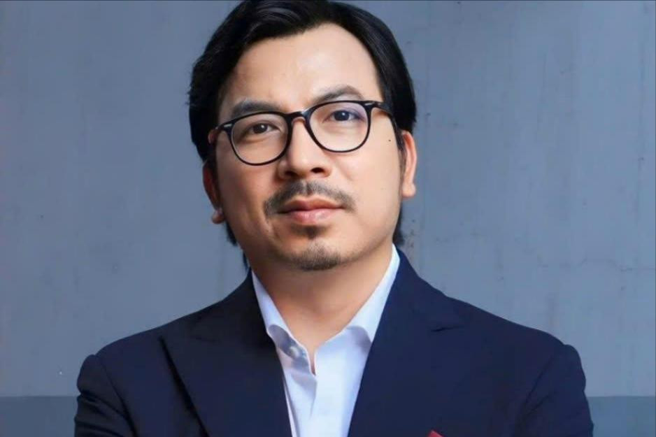 'Sếp lớn' FPT vừa rút khỏi Anh Trai Vượt Ngàn Chông Gai: Từng là người kế nhiệm MC Lại Văn Sâm, gần 20 năm gắn bó với tập đoàn công nghệ hàng đầu cả nước