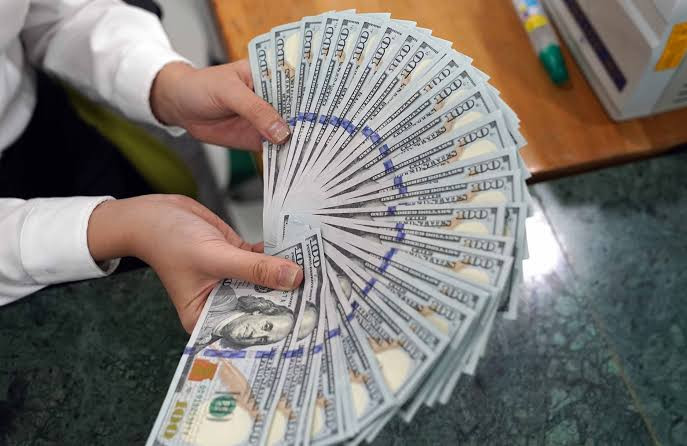 Tỷ giá tuần 6/7-10/7: Tỷ giá trung tâm tăng tuần thứ 8 liên tiếp, USD tự do giảm mạnh