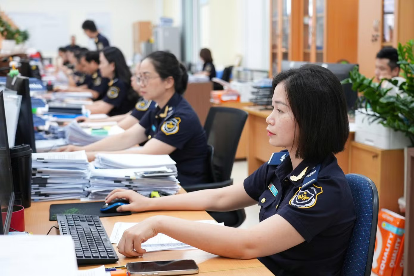 Nhập siêu tăng mạnh, vì sao thu ngân sách tăng 41.500 tỷ đồng? - Ảnh 1.