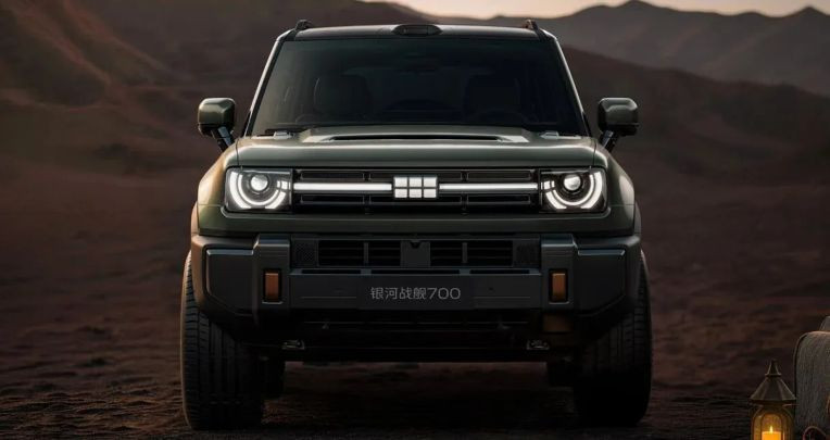 Ngoại hình làm liên tưởng đến Land Rover Defender